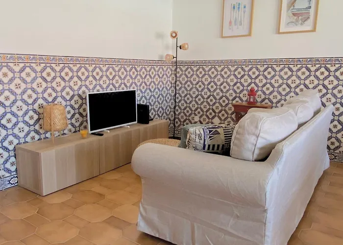 Family With Balcony, 5 Min From The アパート *