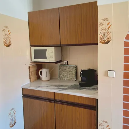 Family With Balcony, 5 Min From The アパート